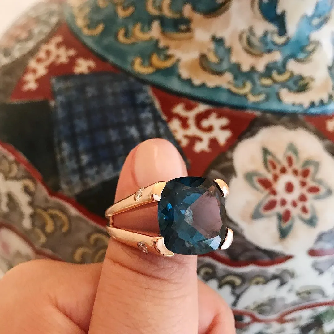 18kt Yellow Gold Cushion Ring with Cabochon Chalcedony and Diamonds