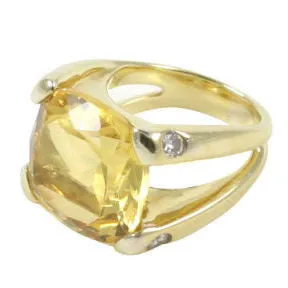 18kt Yellow Gold Cushion Ring with Cabochon Chalcedony and Diamonds