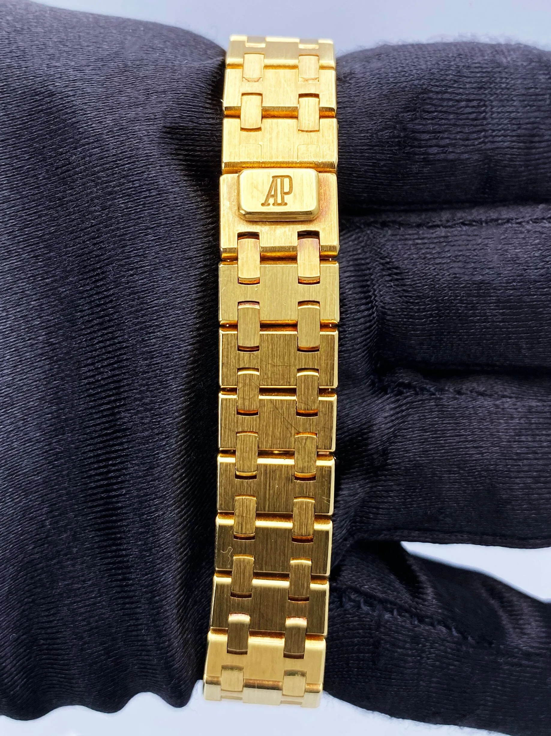 Audemars Piguet Royal Oak Champagne Dial 18K Yellow Gold Ladies Watch