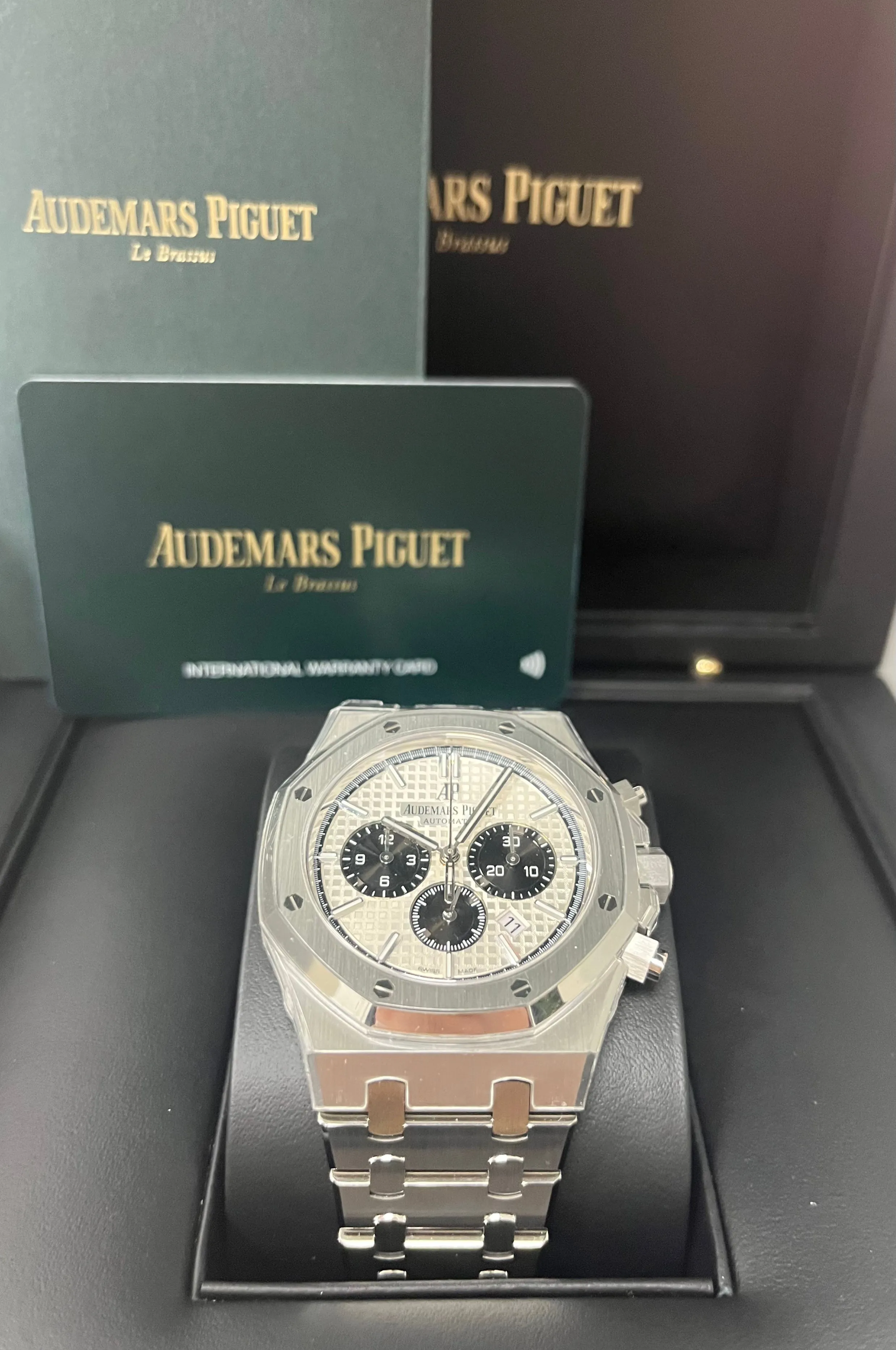 Audemars Piguet Royal Oak Selfwinding Chronograph/ Stainless Steel/ Panda Dials (Ref#26331ST.OO.1220ST.03)