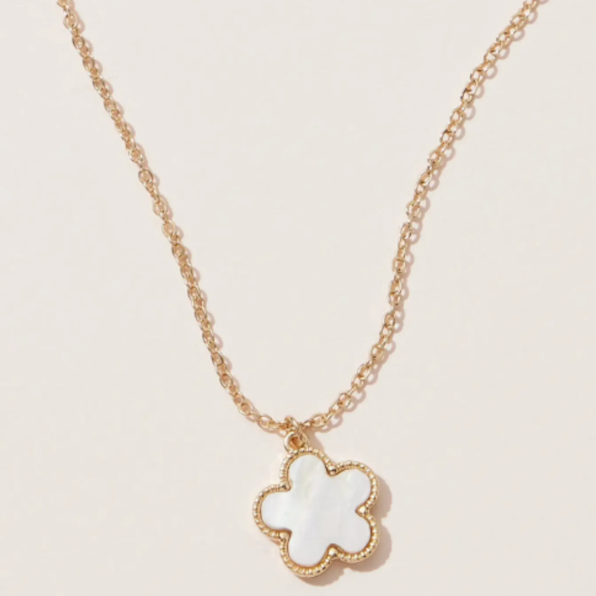 Clover Mother of Pearl Necklace