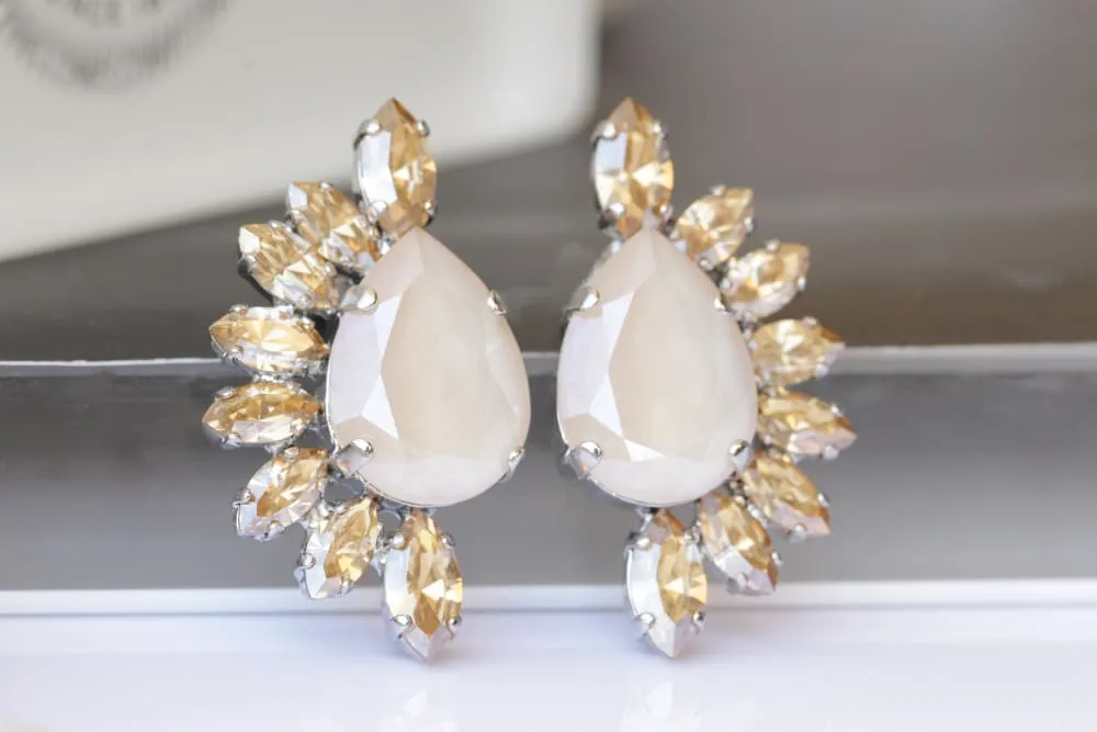 CREAM TEARDROP EARRINGS