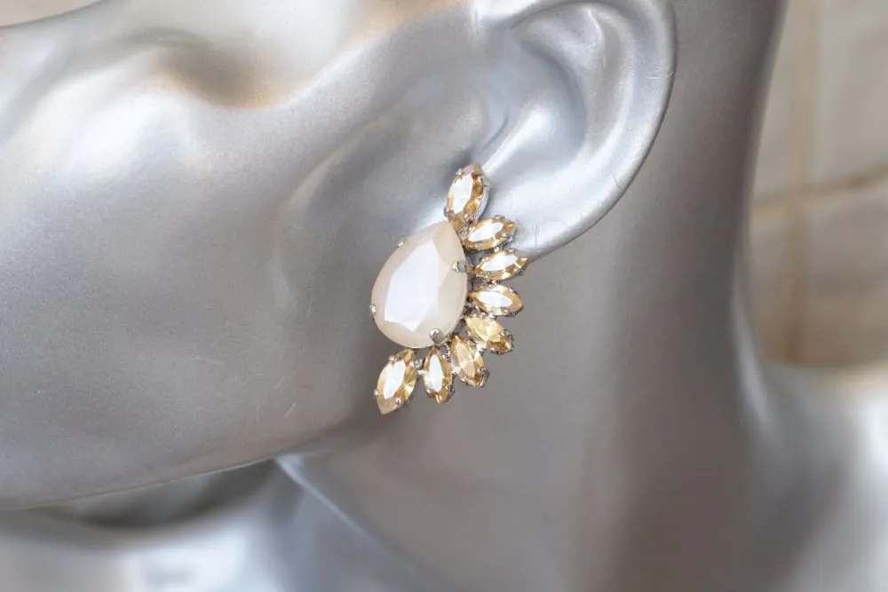 CREAM TEARDROP EARRINGS