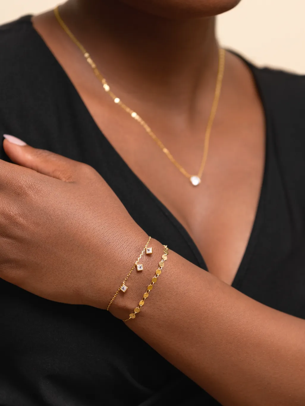 Dainty Gold Disc Bracelet