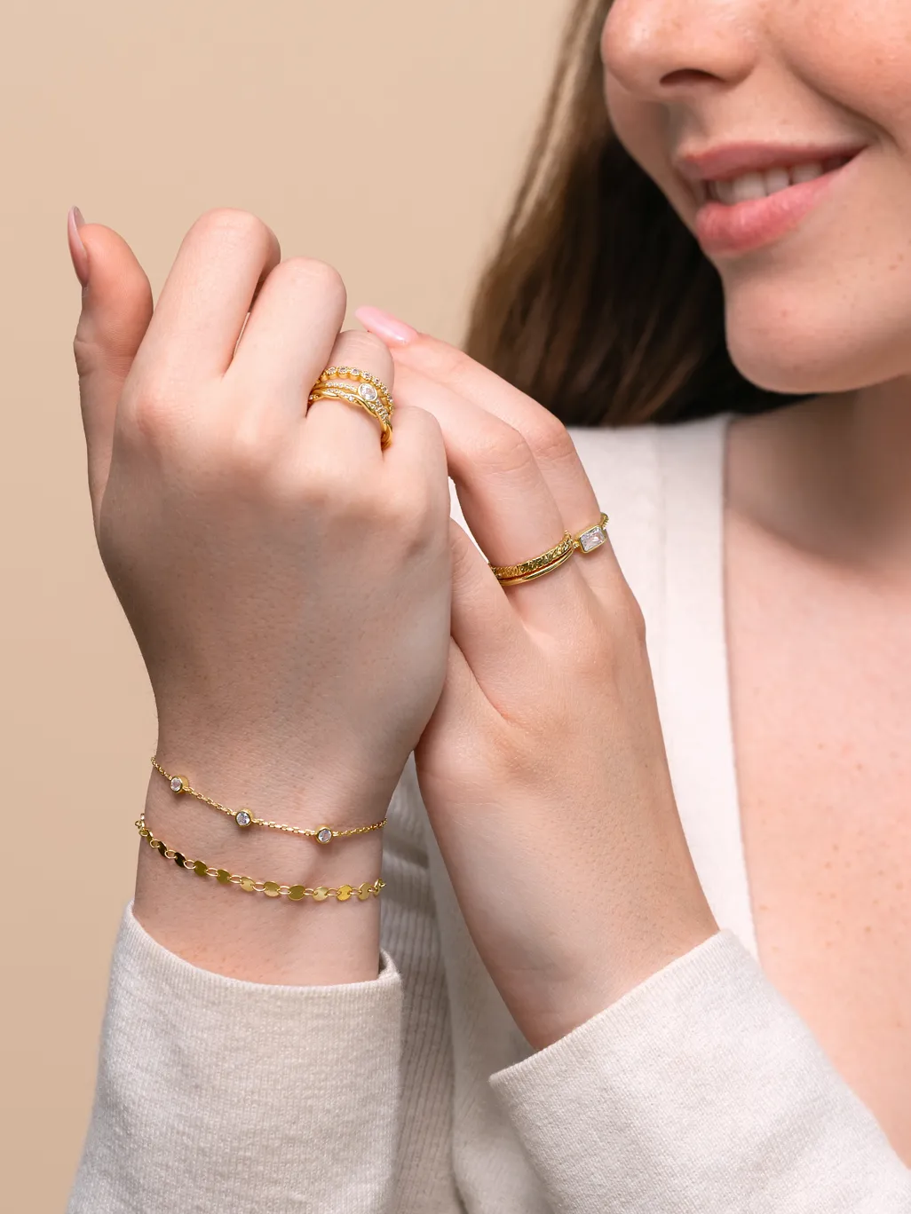 Dainty Gold Disc Bracelet