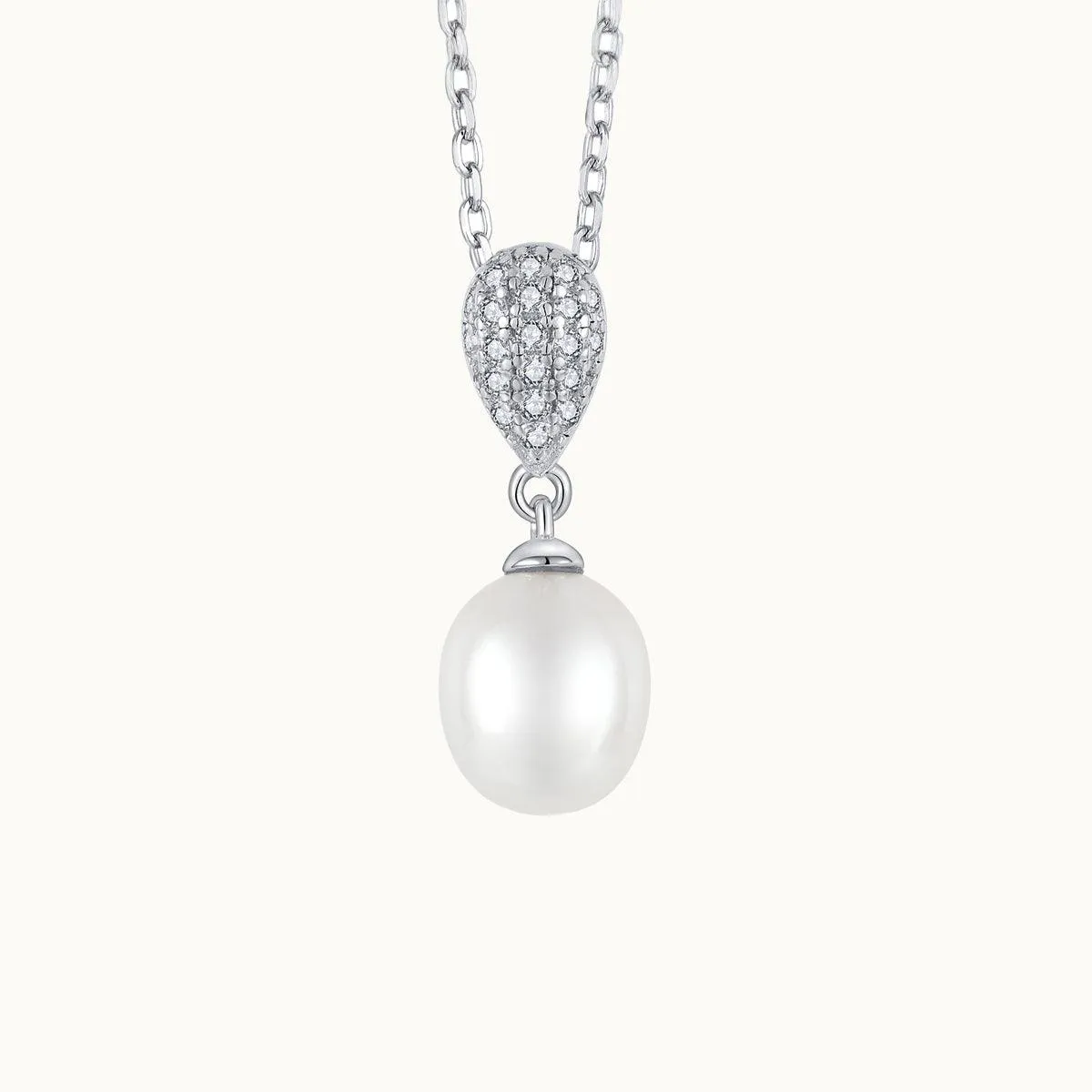 Gentle Pearl Pendant Necklace