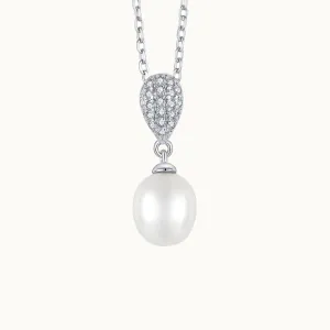 Gentle Pearl Pendant Necklace